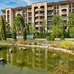 Menada In Cascadas