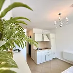 Menada In Cascadas
